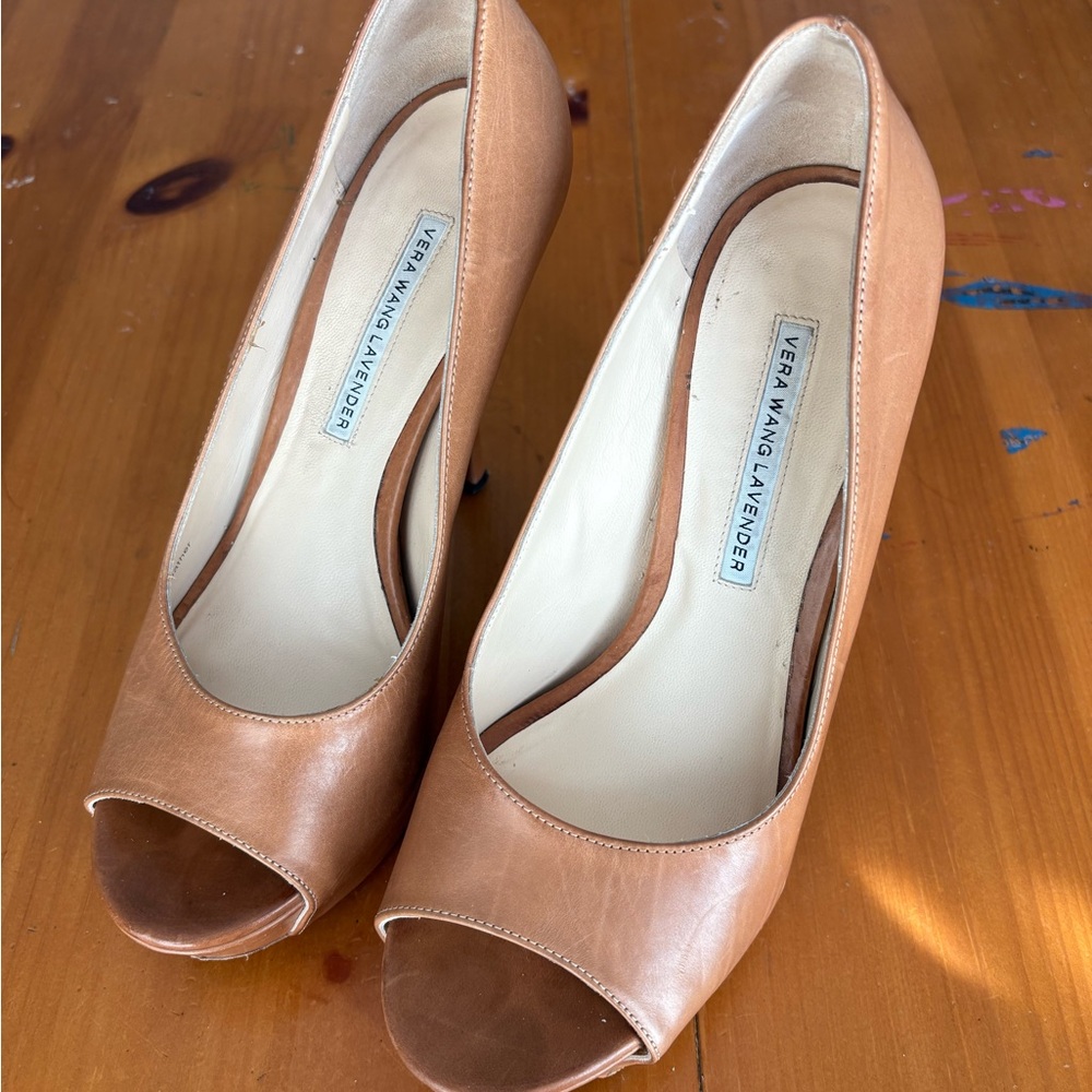 Vera Wang Lavender Tan Peep Toe Pumps Made in Italy 7.5 All Leather